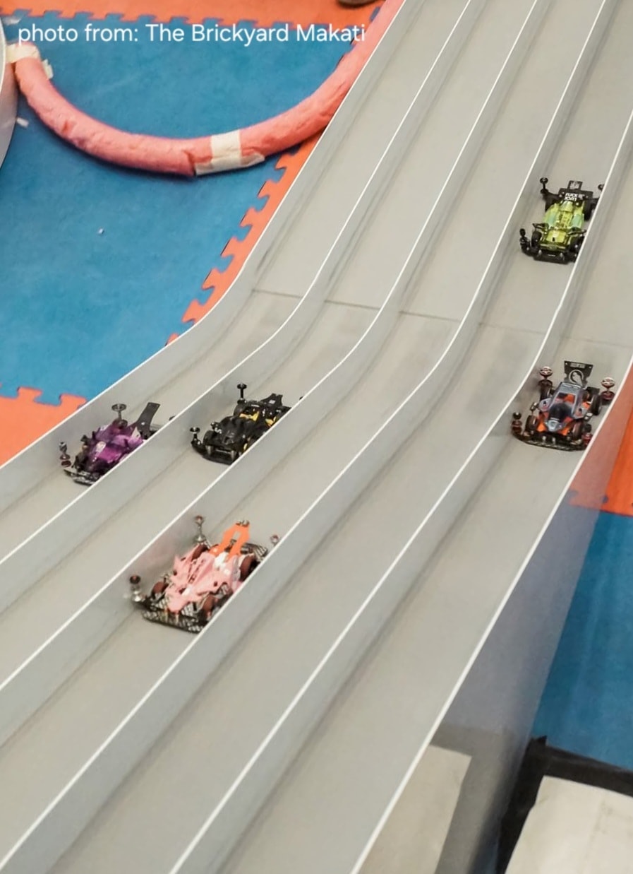 Mini 4WD racing car